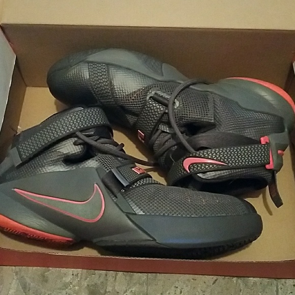 footlocker lebron soldiers